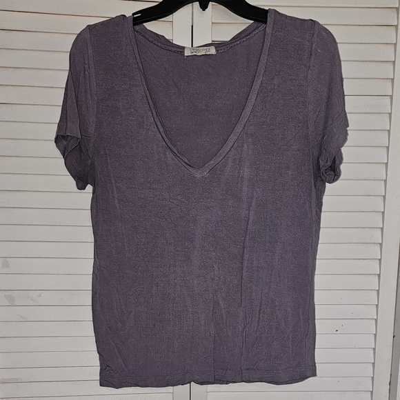 C'est Moi Bamboo Womens Blouse/Top in Lilac with low v-neckline Size S - Picture 5 of 5